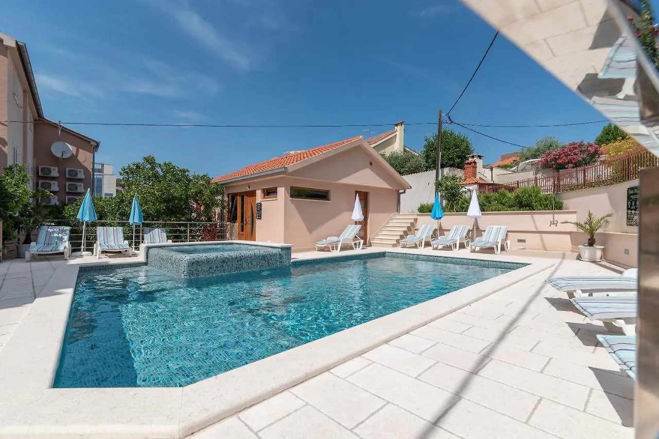 Apartments Villa Magdalena Trogir 0*,